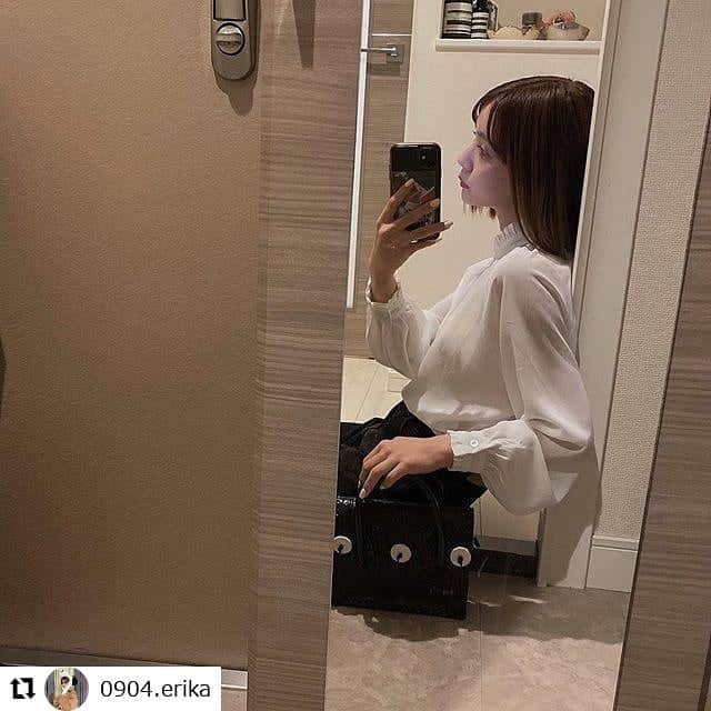 GRLさんのインスタグラム写真 - (GRLInstagram)「【👆画像をタップすると購入できるよ👆】 @0904.erika さん @merumo18 さん にGRL商品着用して頂いております💕 ありがとうございます✨ . @grl_official #グレイル #grl #ハイネックブラウス #タイトスカート #セットアップ」4月8日 15時01分 - grl_official