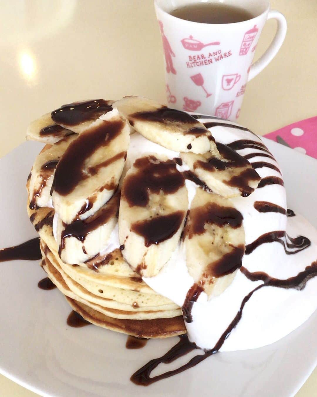 上原さくらのインスタグラム：「チョコバナナパンケーキ🥞  パンケーキがマイブームなのです。 #パンケーキ　#pancakes #チョコバナナパンケーキ #hotcakes #チョコレート」