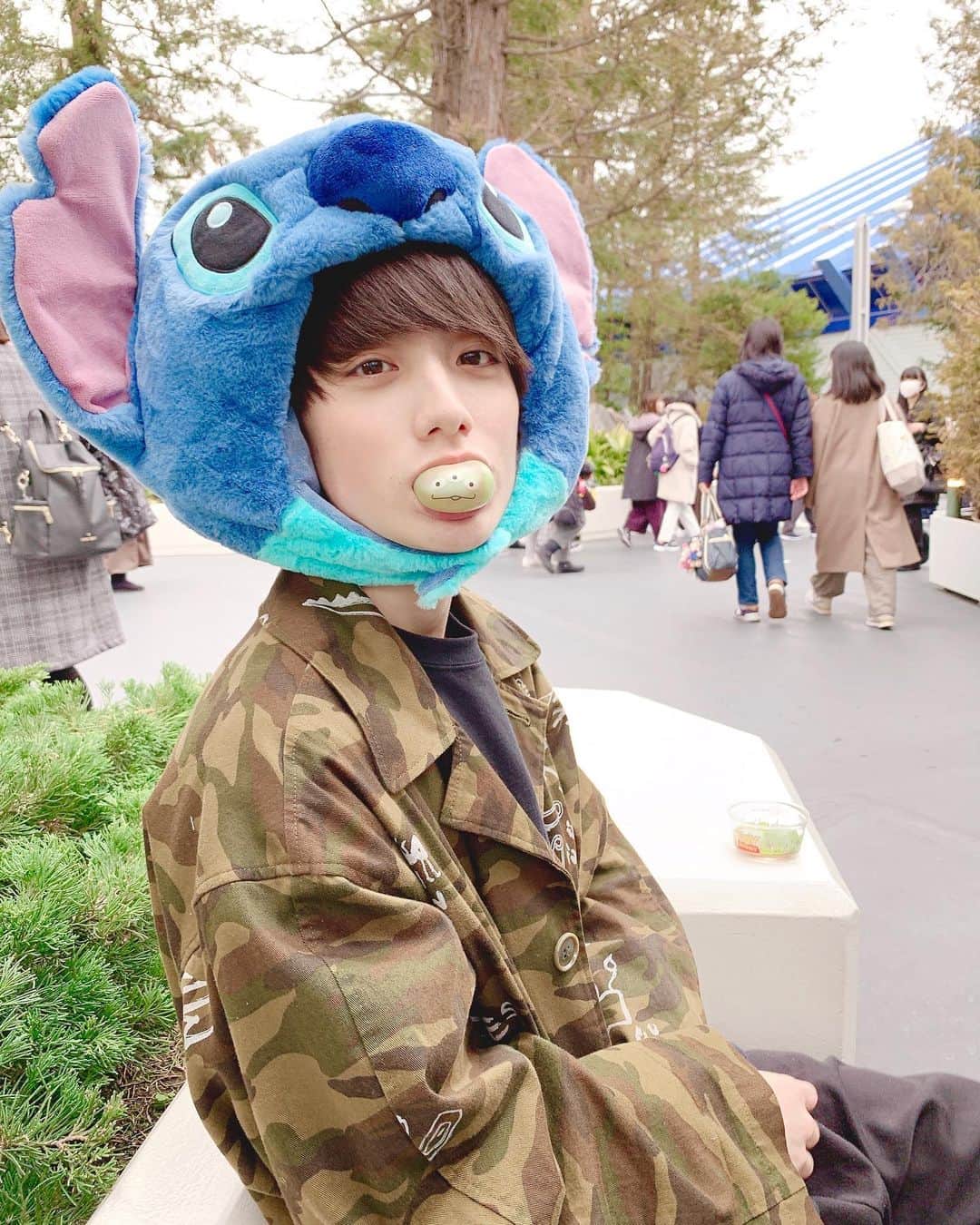 小西詠斗のインスタグラム：「前にディズニー行った時の写真をどうぞ！  一年ぶりではしゃいで被り物までしてしまった🤭 また早く行けるようになるといいな〜🐭 #disney #disneyland」