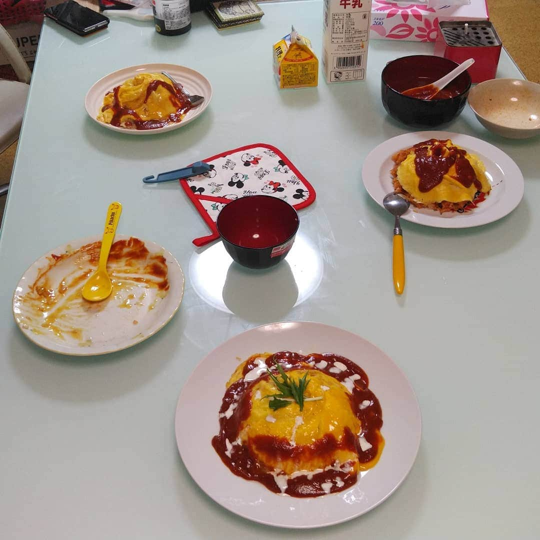 カズレーザーさんのインスタグラム写真 - (カズレーザーInstagram)「卵飯、と、ピカチュウ」4月8日 20時46分 - kazlaser