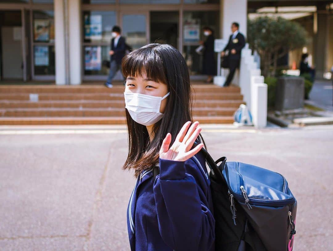 一級建築士事務所hausさんのインスタグラム写真 - (一級建築士事務所hausInstagram)「長女が高校生になりました ♪ 高校には桜がなかったので帰りに寄った須磨寺で🌸 : #🌸 #家族 #高校生 #神戸 #須磨 #入学式 #記念撮影 #マスク #桜 #花見 #須磨寺 #family #highschool #kobe #memorial #mask #cherryblossom #kobe」4月8日 16時22分 - hausuma