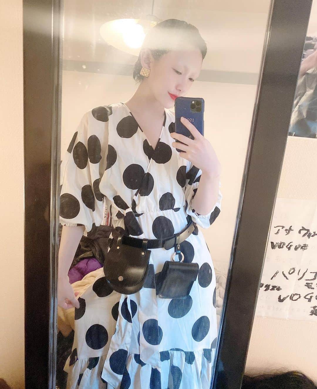 のインスタグラム：「._ Outfit OP @hm  Belt @zara  Lip @yslbeauty」