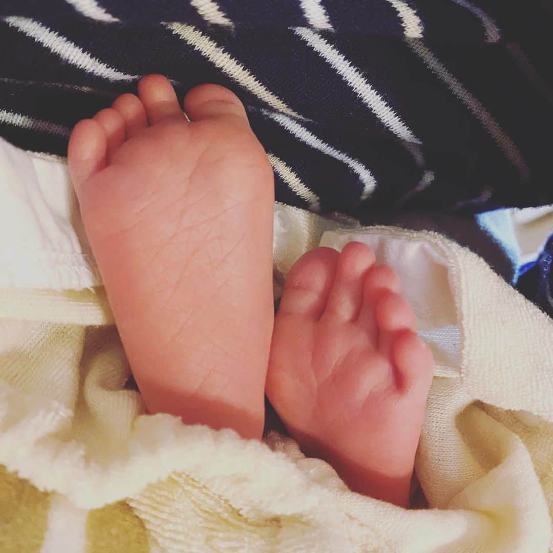 中川千世のインスタグラム：「. . 2020.3.28.PM15:15👶🏻💓 3175ｇ🦕49cm⭐」