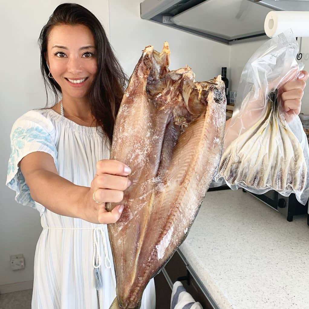 福田朋夏さんのインスタグラム写真 - (福田朋夏Instagram)「北海道から母が魚を一年分くらい送ってくれました🥺✨✨ こんな時だから本当に助かります。お母さんありがとう🙏💗 こんなに大きいホッケ、久々に見た😆コマイも美味しそう🥰 冷凍庫はしばらく魚でいっぱいになりそう🐟🐟🐟🐟🐟🐟🐟🐟🐟🐟🐟🐟🐟 #thankyoumom #thankful #yum」4月8日 17時14分 - tomoka_fukuda