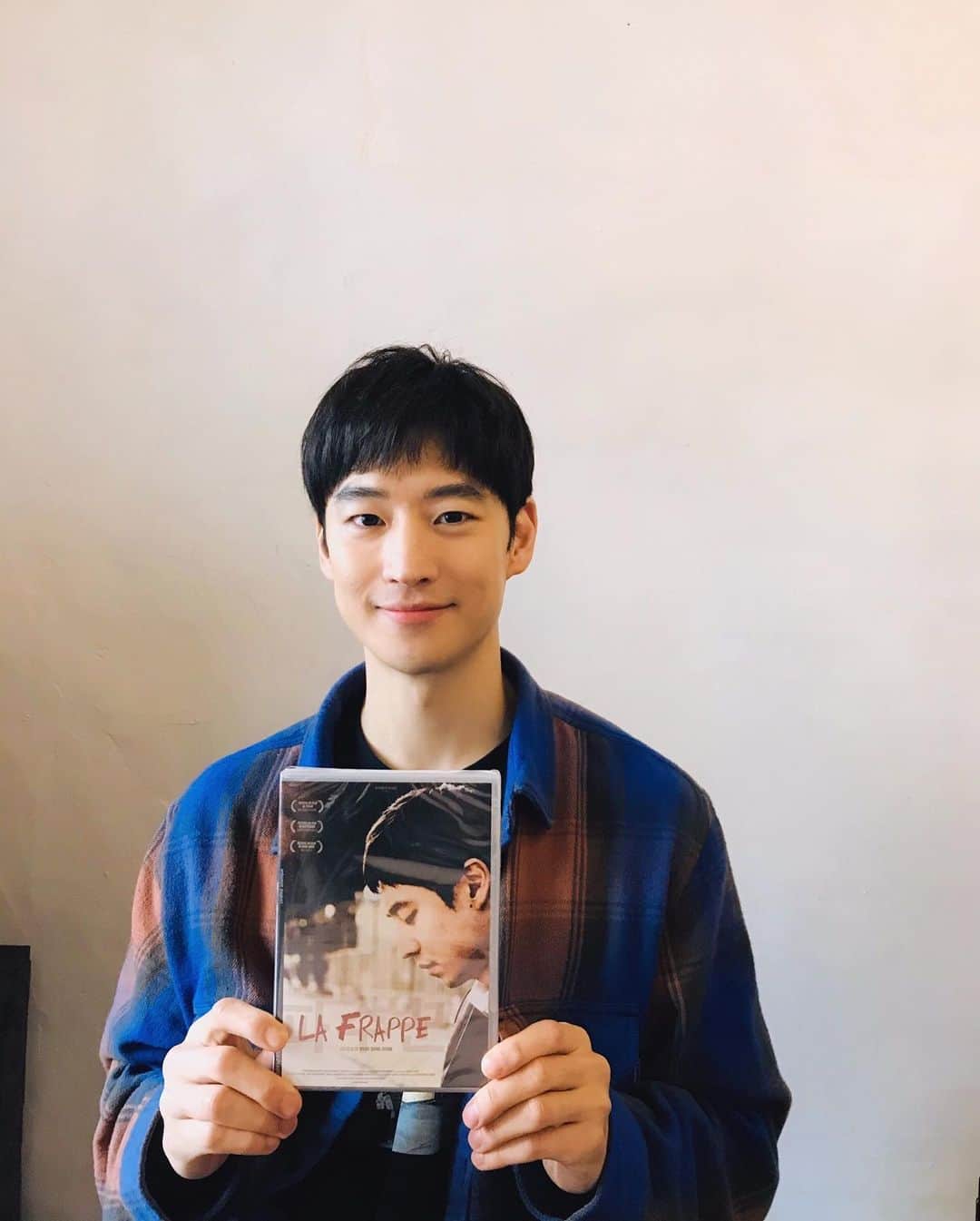 イ・ジェフンのインスタグラム：「씨네플레이 블로그에 올라온 사진🥰 <인터뷰 내용도 너무 좋아요 꼭 한번 읽어보세요😊>」