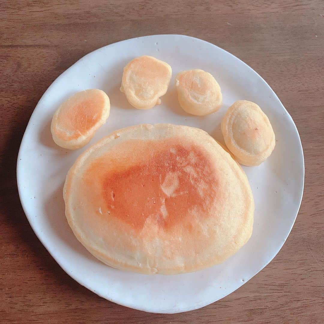 森下舞桜のインスタグラム：「肉球🐾🐾 #pancakes #morning #cooking」