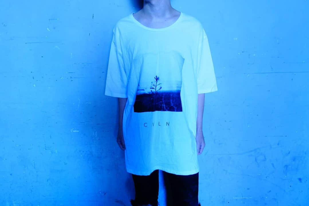 CIVILIANさんのインスタグラム写真 - (CIVILIANInstagram)「"多分、あなたが居なくたって" BIG TEE ¥4.000 ---------- 👏期間限定オンラインショップ、オープン中👏 詳しくはストーリー(またはハイライト)のリンクへ💨」4月8日 18時00分 - civilian_official