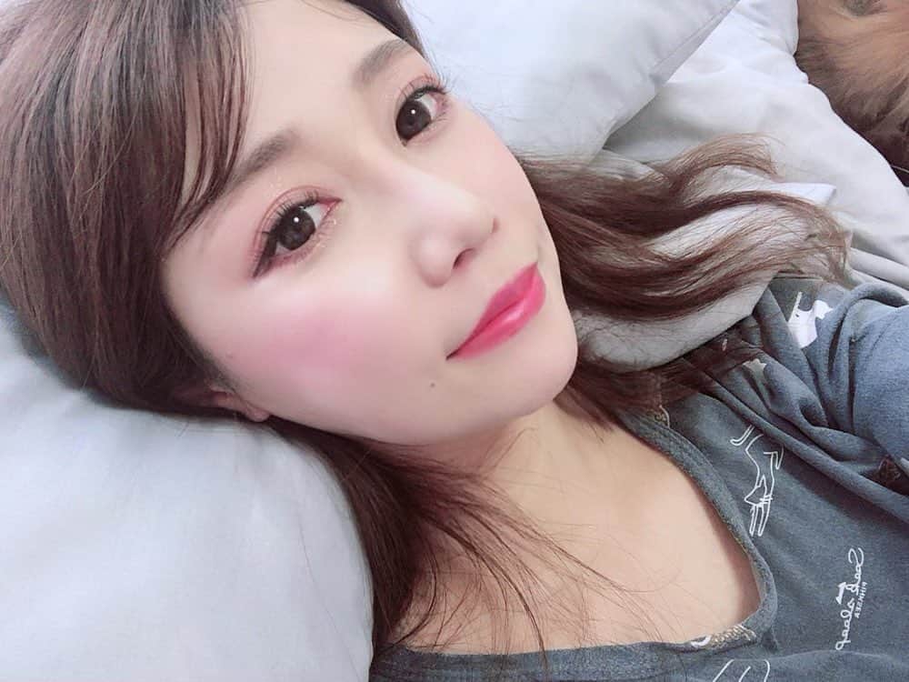 のインスタグラム：「みんな、おうちで何してるの？﻿ ﻿ なんかオススメの映画ないかなぁ☺︎﻿ ﻿ ﻿ #おうち時間﻿ #おすすめ﻿ #映画﻿ #暇人﻿ #引きこもり﻿ #緊急事態宣言﻿ #japanese﻿ #offday﻿」