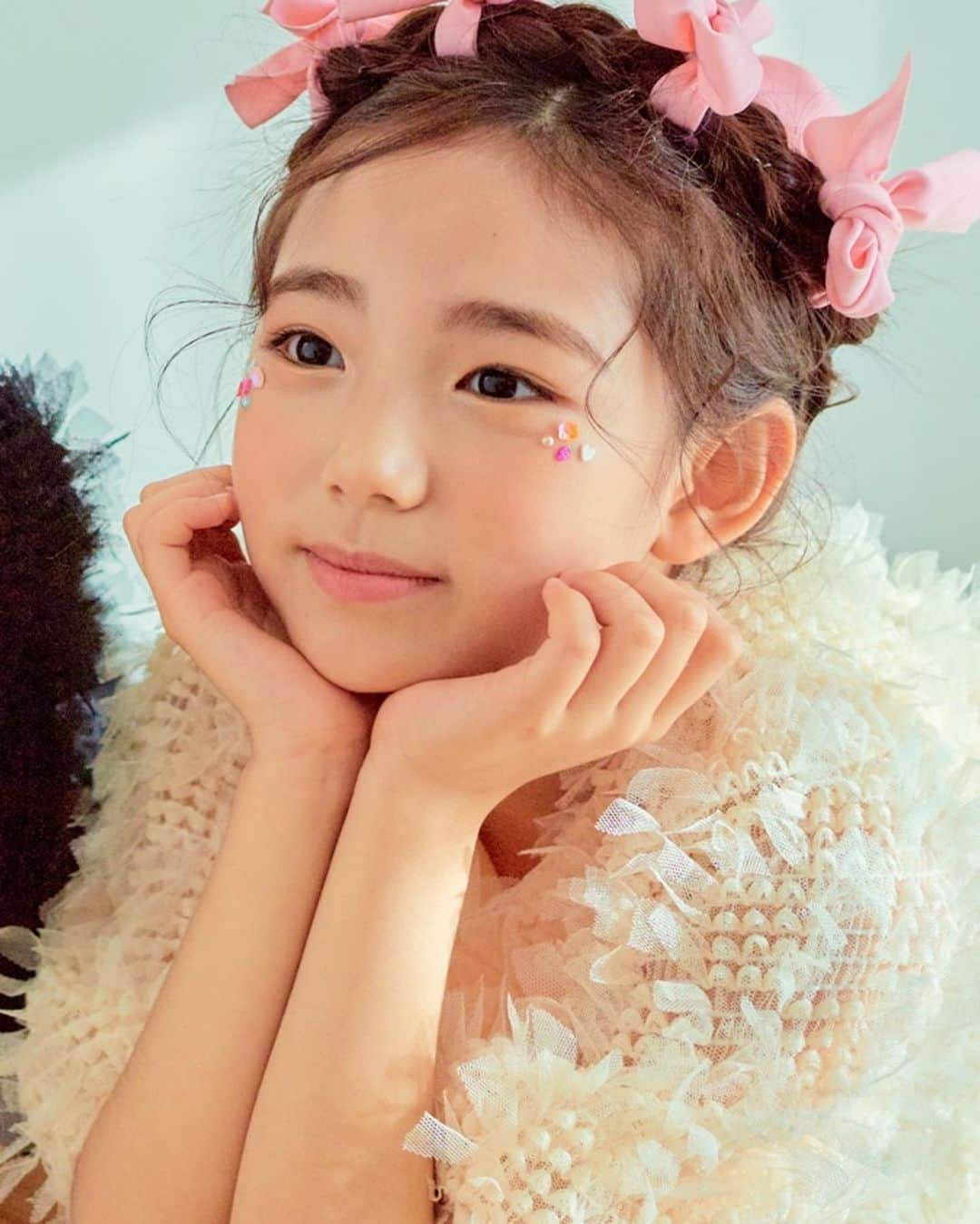 ウンチェさんのインスタグラム写真 - (ウンチェInstagram)「#귀염뽀짝 🎀 - - - - #키즈모델 #주니어모델  #kidsmodel #juniormodel  #이은채 #황시은 #자매컨셉 #귀염포텐 #과즙미 #팡팡」4月8日 18時56分 - __leehye