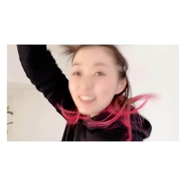 荒牧陽子のインスタグラム：「2020.4.8  ぴょんぴょんタイム！ ┈︎┈︎┈︎┈︎┈︎┈︎┈︎┈︎┈︎┈︎┈︎┈︎﻿ 歌う場所ないし体力落ちるし 自分のテンション 下がらないように工夫したくて 購入 Spotifyの曲と共にlet's go〜 ﻿┈︎┈︎┈︎┈︎┈︎┈︎┈︎┈︎┈︎┈︎┈︎┈﻿ #荒牧陽子 #おうち時間 #トランポリン #医療従事者の皆さん毎日ありがとう #今日もみんなが元気でいますように #感染者の皆さんが1日も早く元気になりますように」