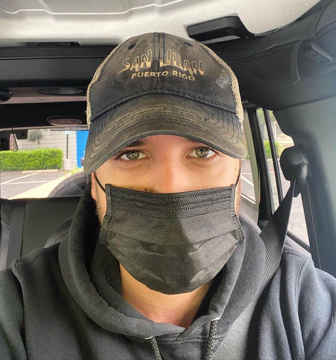 デヴィッド・ランバートのインスタグラム：「New normal......for now.........stay safe」