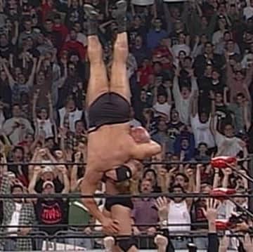 ビル・ゴールドバーグのインスタグラム：「#waybackwednesday #wcw #oldschoolcool #nevergetsold To think, we did this a few days a week throughout the country ..... to me, it’s a testament to @wwethebigshow ‘s athletic ability! #goodtimes #looksfake @wwe 🙏#spear #jackhammer #whosnext @goldbergsgarage #yeshewasheavy」