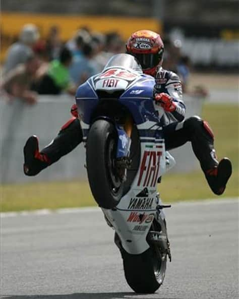 ホルヘ・ロレンソさんのインスタグラム写真 - (ホルヘ・ロレンソInstagram)「Happy #wheeliewednesday !! Jerez 2008. Second Pole Position in a row. ✌️」4月8日 20時57分 - jorgelorenzo99