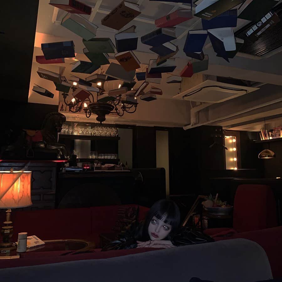 chiiiiiのインスタグラム：「📚☕️ 載せてないの載せてくね  早くこの状況が良くなりますように」