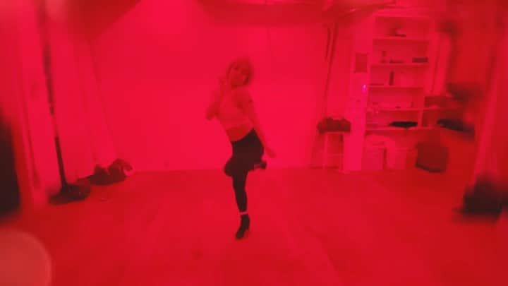 Nazukiのインスタグラム：「❤️ 𝒟𝒜𝒩𝒞ℰ ❤️ Nazuki lesson✨ ♬♬♬ @gwenstefani  #luxurious  #dance #mylesson #dancer #heels #heellesson #nazuki  #レッスン　#ヒールレッスン #ダンス　#ダンサー」
