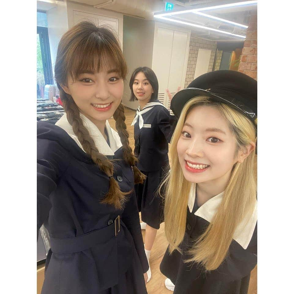 TWICEさんのインスタグラム写真 - (TWICEInstagram)「급식단🥰」4月8日 21時35分 - twicetagram