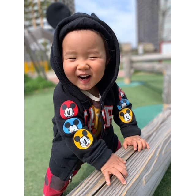 NON-Pさんのインスタグラム写真 - (NON-PInstagram)「ユウシン、今日から保育園スタート👶🏻✨✨✨ ・ お試し保育だから、今日は11時までの2時間❗️ ・ 預ける時は、何も分かってないからボーっとしててww お迎え行ったら、泣いた後の顔😢 ・ 預かった時からずっとご機嫌で遊んでたけど、途中大きな音にビックリして大泣きしたらしいw ・ 寂しいとかじゃなくて音かい⁉️😂ww ・ 疲れたみたいで、帰宅後しっかりお昼寝したけど、夜も08:45にサクっと就寝👶🏻💤 ・ 明日は、お昼ゴハン終わりまでの3時間🥣 明日も楽しく遊べるといいねー❤️ ・ ・ #初めての #保育園 #保育園デビュー #1歳1ヶ月 #よく頑張りました #日々成長 #baby #boy #👶🏻 #happy #smile  #友優心 #ゆうしん #yuushin #cute #🤱🏻 #宝物 #mylove #iloveyou #愛してる」4月8日 21時44分 - nonp_mam