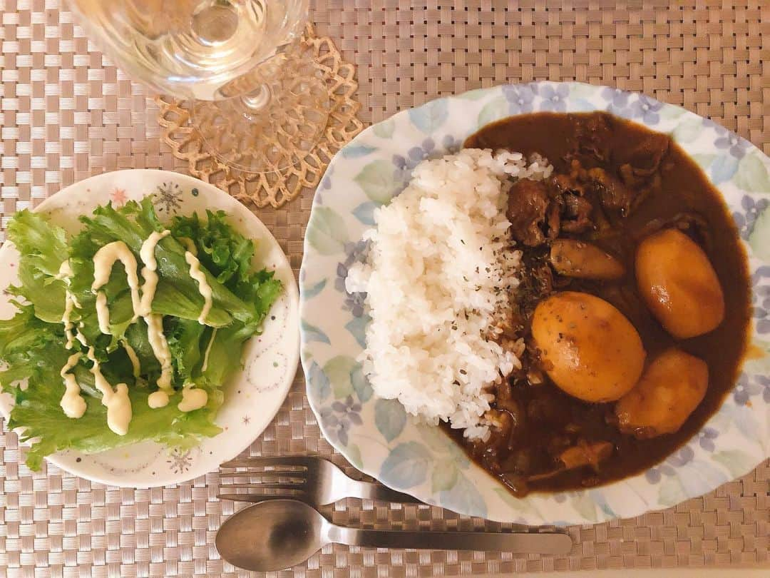 黒田絢子さんのインスタグラム写真 - (黒田絢子Instagram)「カレーはみんなを元気にすると思うよ🍛♪ 丸々卵を投入するのが ずっとしたかったんだぁ〜💗 明日も食べるの楽しみ♪ . . #アヤsキッチン #カレーライス #辛口 #夜ご飯 #curry」4月8日 21時51分 - ayakokuroda_official