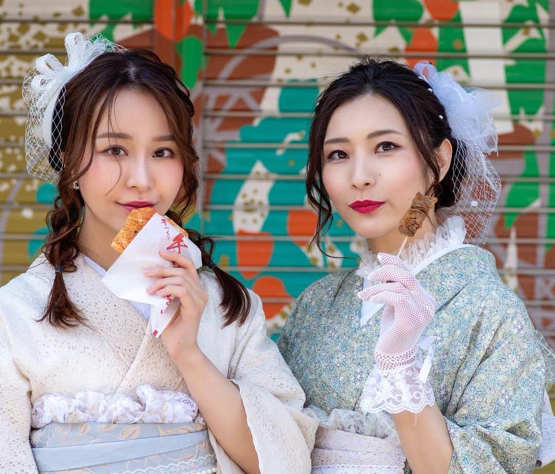 青山千夏さんのインスタグラム写真 - (青山千夏Instagram)「お煎餅もぐもぐ🍘 浅草の濡れおかきだいすき💭 . . . . #浅草着物レンタル #浅草浴衣レンタル #東京着物レンタル #江戸和装工房雅 #着物 #着物ヘア #モダン着物 #レース着物 #レース着物コーデ #着物ヘアアレンジ #着物コーディネート #着物女子 #kimono #kimonostyle #kimonofashion #kimonogirl #japanesekimono #japaneseculture」4月8日 22時05分 - chinatsu_aoyama0819