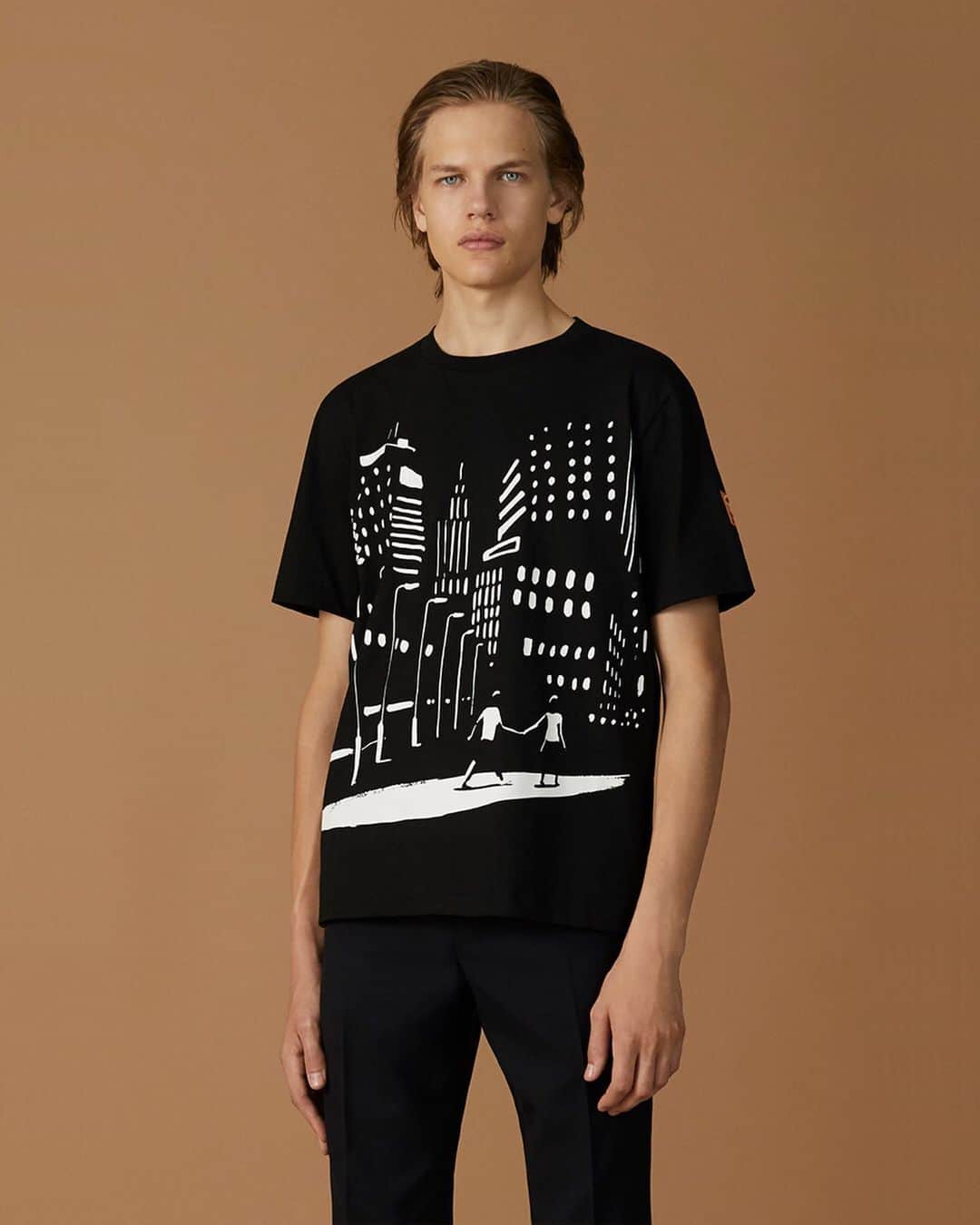 のインスタグラム：「Paul Smith + Christoph Niemann ──ベルリンを拠点に活動するアーティスト、クリストフ・ニーマンとコラボレートしたカプセルコレクション . ニーマンのクリエイティビティ溢れる創作のプロセスを知りたい人は、 @netflixjp の Abstract: The Art of Design を観るのもおすすめ✨🎬 . #PaulSmith #ChristophNiemann #design #collaboration #ポールスミス #コラボレーション」