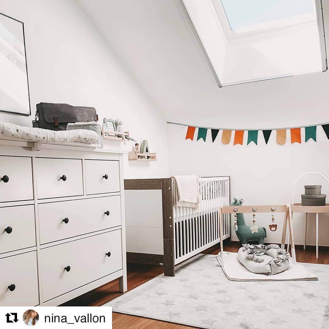 IKEA Austriaさんのインスタグラム写真 - (IKEA AustriaInstagram)「Das Babyzimmer von @nina_vallon ist bereit. 🤗 Genug Stauraum bietet dabei unsere HEMNES Kommode. 👌🏻 #IKEAat #Regram // HEMNES Kommode mit 8 Schubladen € 239,-」4月8日 22時45分 - ikeaaustria