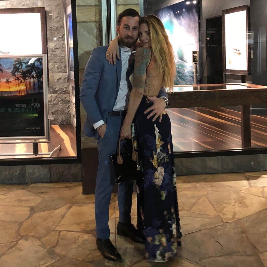 ティーガン・プレスリーのインスタグラム：「I hope you enjoyed your birthday week @43_oak  Luckily, I got you the best gift this year...Briar!!! Can’t wait to spend many more of your birthdays together.  Now back to our regularly scheduled programming...get off the phone.  Love you.  Good luck hobbling around 😂」