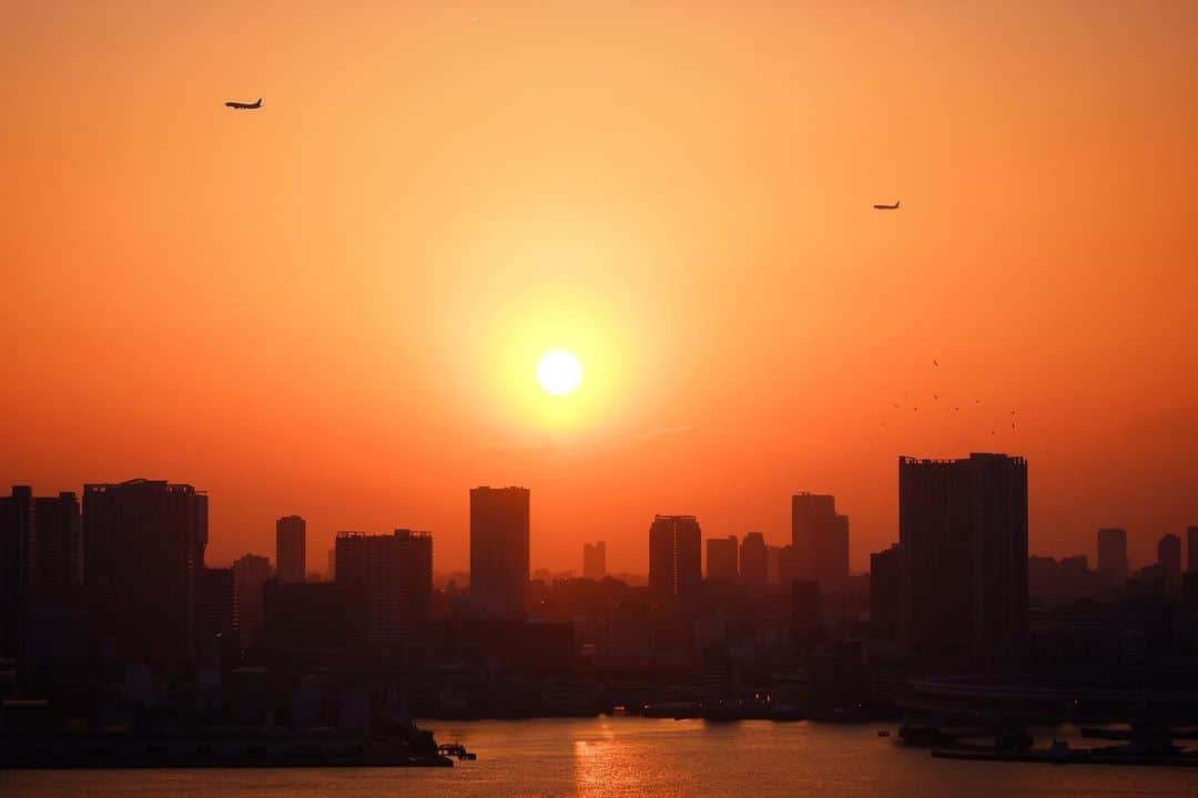 豊大槻さんのインスタグラム写真 - (豊大槻Instagram)「#sunset  #tokyobay  #夕景  #東京湾」4月8日 23時18分 - yutakachi