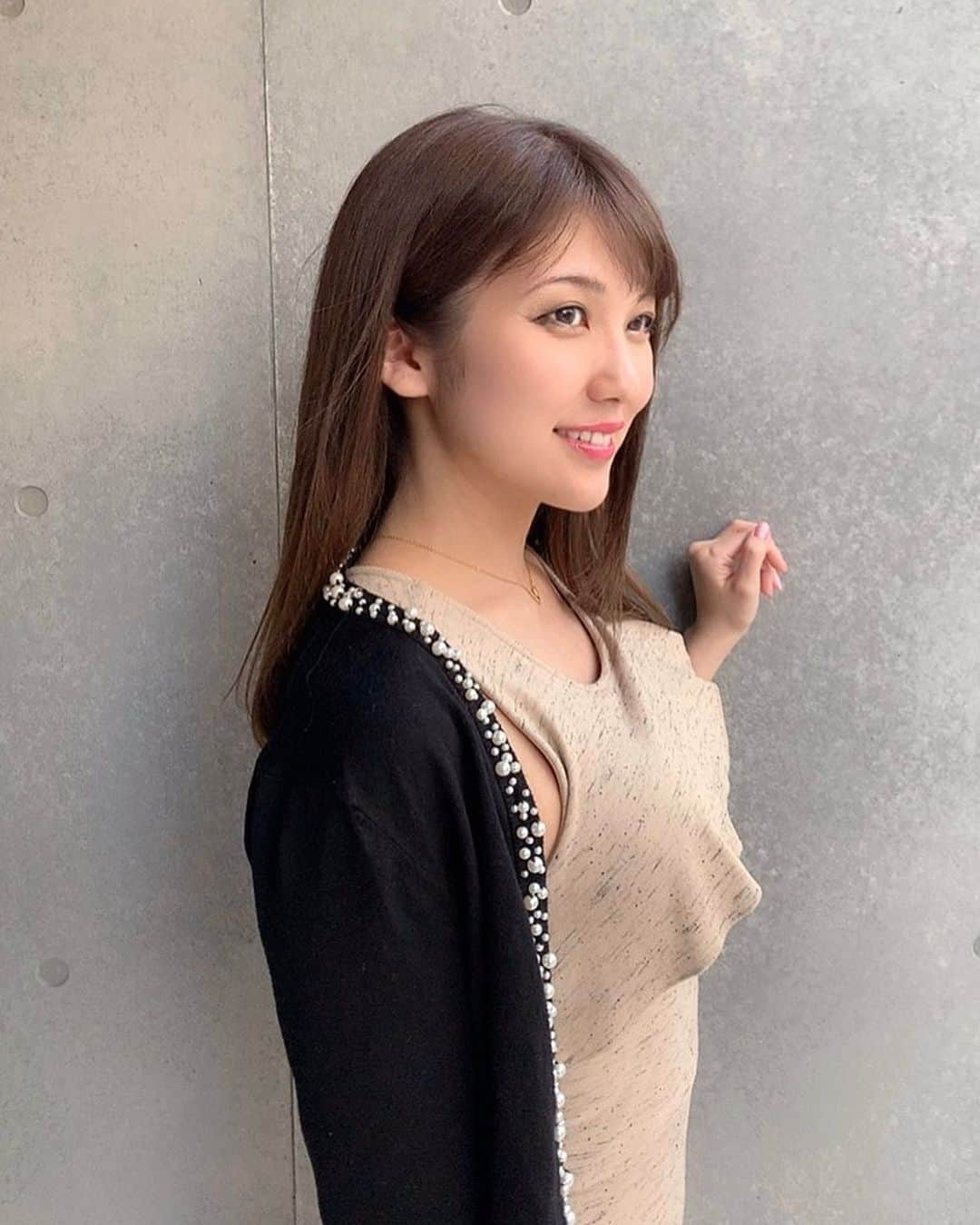 神谷麻美さんのインスタグラム写真 - (神谷麻美Instagram)「#ロアナ  行ってきたよ❤✨ 艶々サラサラ〜👸💖🌈 岡野さん 素敵な髪型にしてくれて、ありがとうございます💖✨ #美容室 ✂️💖」4月8日 23時50分 - asamice428