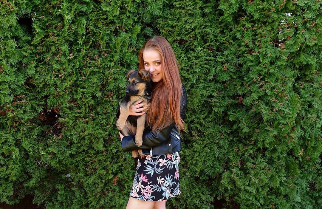 のインスタグラム：「And the last photo from yesterdays " photoshoot " with our new family member 🐶 . . . . #instagood #ginger #gingerhair #puppiesofinstagram #dog #quarantinelife #kaunas #lietuvosmerginos #lietuva #kaunas #love #instagram #photooftheday」