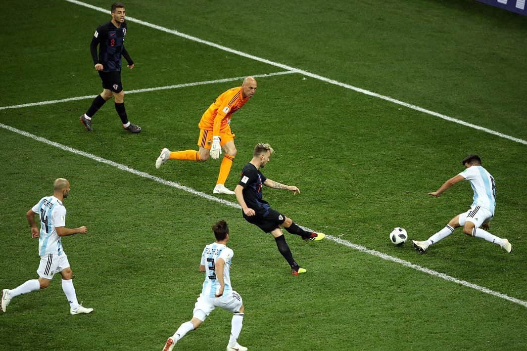 イヴァン・ラキティッチのインスタグラム：「5/5  #los5deRakitic #The5ofRakitic  Argentina 🆚 @hns_cff 🏆 FIFA WC 2018 📆 21/June/2018 🏟 Nizhny Novgorod Stadium ⚽️ Score: 0-3 Goals: Rebić (53’), Modrić (80’), I.Rakitić (91’)」
