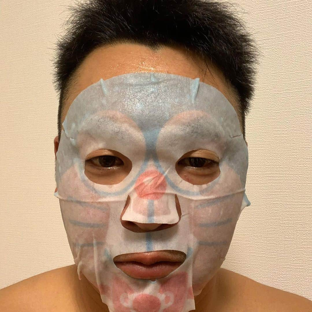 枡田慎太郎さんのインスタグラム写真 - (枡田慎太郎Instagram)「パックマンシリーズ。 おじさんでもパックしていいんだよって…だからおじさんもパックしましょうねって…伝えておきます。笑 テレビや携帯を開けばコロナばかりでストレス溜まってる方もたくさんいると思います…そんな皆さまへパックという名の癒しを。。どうぞ。。笑  #パック#美肌#美容#健康#ダイエットは苦手#笑」4月9日 0時12分 - masushin78