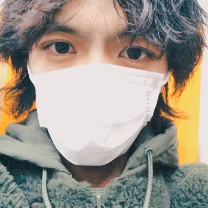 長坂 睦生のインスタグラム：「暇だし繋がりたいし タイミング合うとき誰かインスタライブコラボしよ〜」