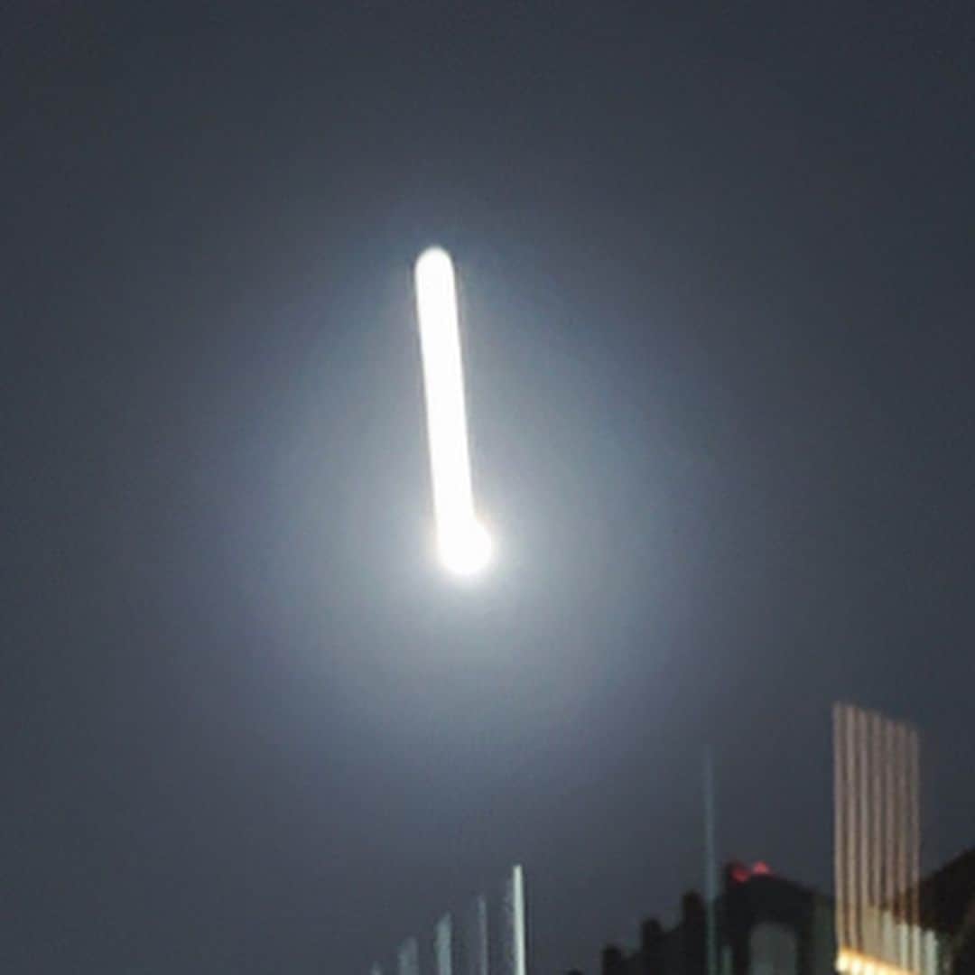 内田眞由美さんのインスタグラム写真 - (内田眞由美Instagram)「昨夜のスーパームーン。 手ブレにより彗星のようになった。」4月9日 0時22分 - mayumi_mmm_