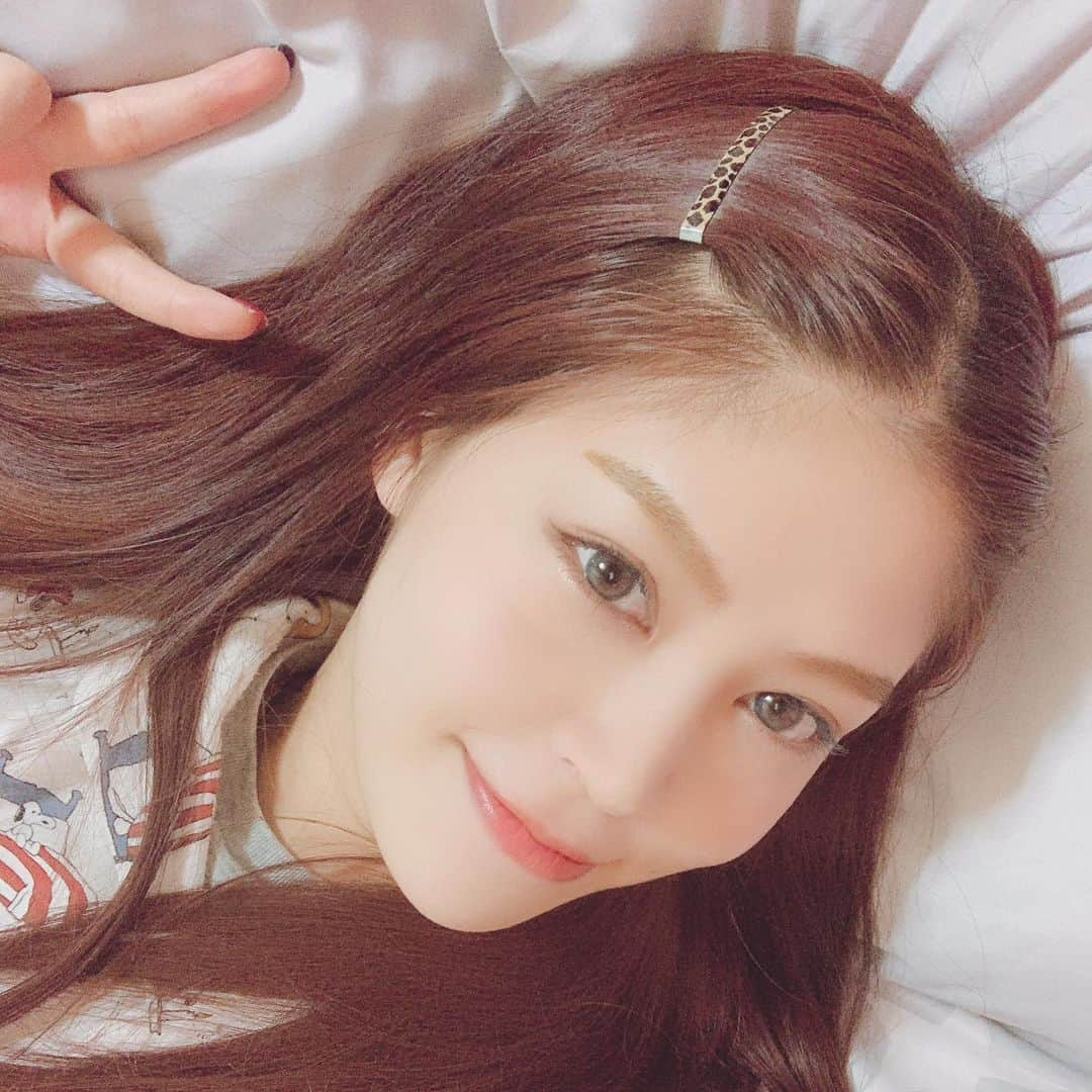 吉岡久美子さんのインスタグラム写真 - (吉岡久美子Instagram)「、 おやすみなさい😴 、 はやく会いたいな。 、 ずっと家におるのほんまに退屈やな 、 、 でも会いたい人に 早く会える世界になるように 家にいるよ。 、 、 ボケとかじゃなく、 まじで夢で会えたらいいね 、 、 、 私はみんながいるから毎日楽しいんだって 強く実感する日々です。 、 、 いつもありがとね。 、 一緒にがんばろうね。 、 、 #つぼみ大革命 #つぼみ #吉本 #よしもと #アイドル #idol #大阪 #東京 #神戸 #ライブ #instagood #いいね👍  #いいね #フォロー #ふぉろーみー #フォローミー #フォロー希望 #コロナに負けるな  #コロナウイルスが早く終息しますように  #おうち時間」4月9日 2時14分 - kuunyaaan