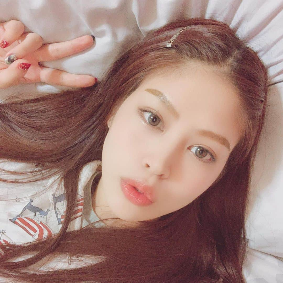 吉岡久美子さんのインスタグラム写真 - (吉岡久美子Instagram)「、 おやすみなさい😴 、 はやく会いたいな。 、 ずっと家におるのほんまに退屈やな 、 、 でも会いたい人に 早く会える世界になるように 家にいるよ。 、 、 ボケとかじゃなく、 まじで夢で会えたらいいね 、 、 、 私はみんながいるから毎日楽しいんだって 強く実感する日々です。 、 、 いつもありがとね。 、 一緒にがんばろうね。 、 、 #つぼみ大革命 #つぼみ #吉本 #よしもと #アイドル #idol #大阪 #東京 #神戸 #ライブ #instagood #いいね👍  #いいね #フォロー #ふぉろーみー #フォローミー #フォロー希望 #コロナに負けるな  #コロナウイルスが早く終息しますように  #おうち時間」4月9日 2時14分 - kuunyaaan