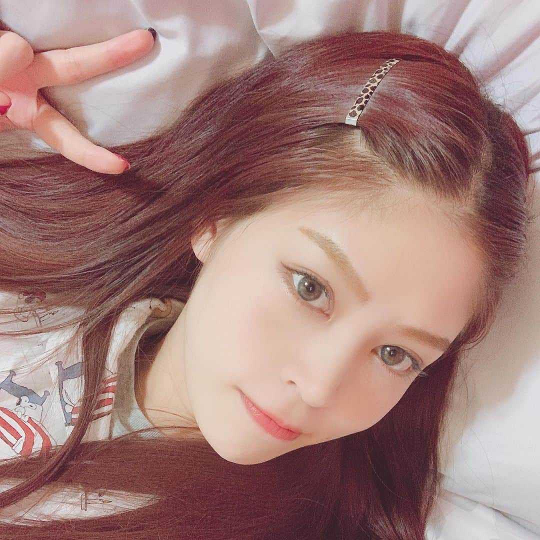 吉岡久美子さんのインスタグラム写真 - (吉岡久美子Instagram)「、 おやすみなさい😴 、 はやく会いたいな。 、 ずっと家におるのほんまに退屈やな 、 、 でも会いたい人に 早く会える世界になるように 家にいるよ。 、 、 ボケとかじゃなく、 まじで夢で会えたらいいね 、 、 、 私はみんながいるから毎日楽しいんだって 強く実感する日々です。 、 、 いつもありがとね。 、 一緒にがんばろうね。 、 、 #つぼみ大革命 #つぼみ #吉本 #よしもと #アイドル #idol #大阪 #東京 #神戸 #ライブ #instagood #いいね👍  #いいね #フォロー #ふぉろーみー #フォローミー #フォロー希望 #コロナに負けるな  #コロナウイルスが早く終息しますように  #おうち時間」4月9日 2時14分 - kuunyaaan