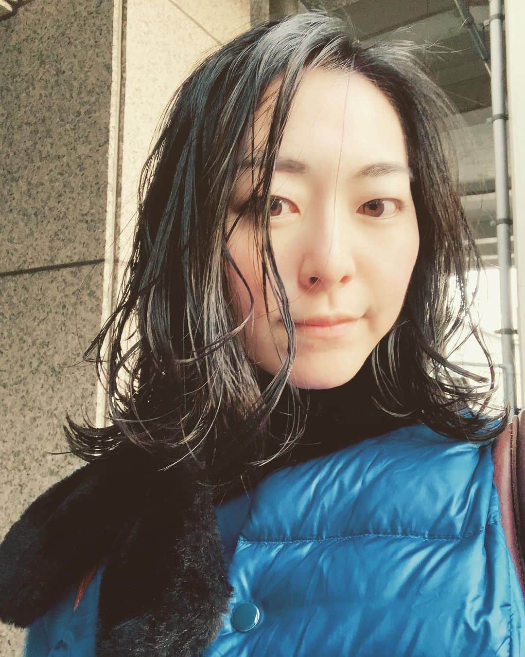大禅師文子さんのインスタグラム写真 - (大禅師文子Instagram)「たまにはナチュラル写真を。 久しぶりに髪を切ったので。 10センチくらい行ってもうたー！  #断髪 #断捨離 #思い立ったが吉日 #10cm」4月9日 2時35分 - daizenjifumiko