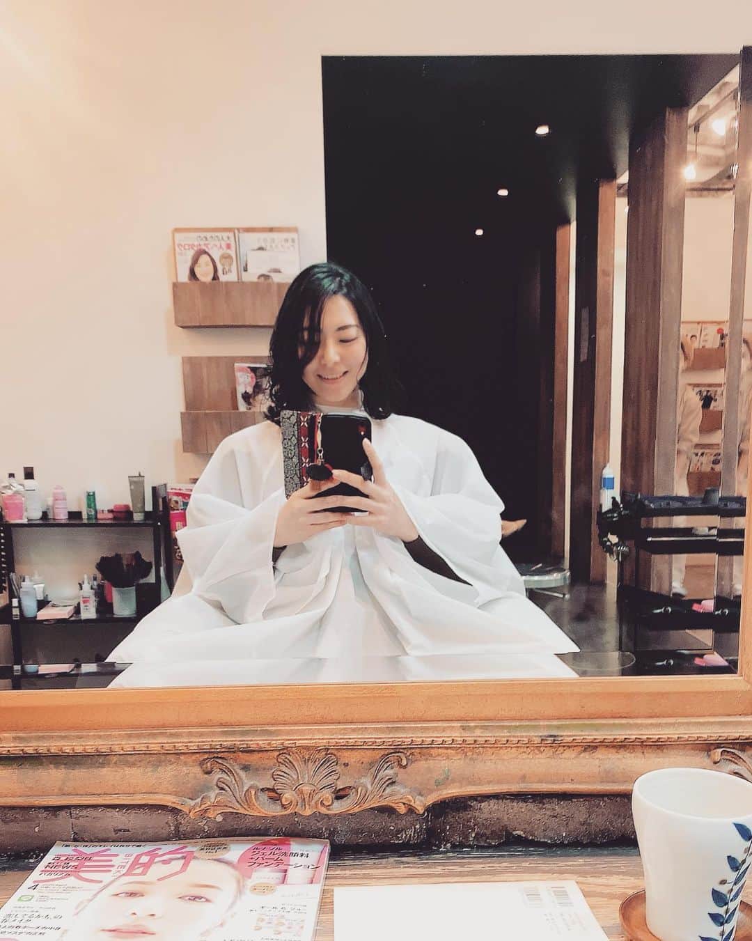 大禅師文子さんのインスタグラム写真 - (大禅師文子Instagram)「たまにはナチュラル写真を。 久しぶりに髪を切ったので。 10センチくらい行ってもうたー！  #断髪 #断捨離 #思い立ったが吉日 #10cm」4月9日 2時35分 - daizenjifumiko