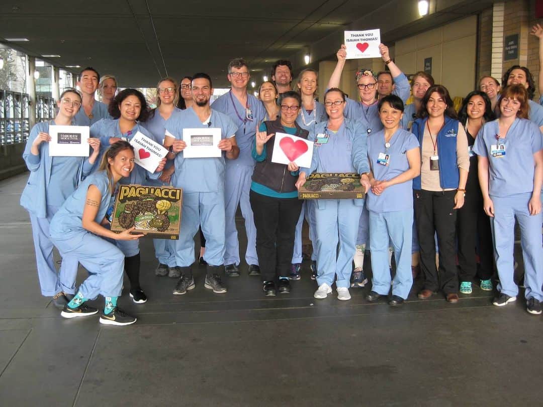 アイザイア・トーマスのインスタグラム：「Yesterday, my family and I sent dinner to the doctors, nurses, and cleaning staff at @uwmedicine as a small token of our appreciation for all the hard work they are doing to help fight this virus. And we are doing it again next week! THANK YOU ! #NBATogether #ActsofCaring」