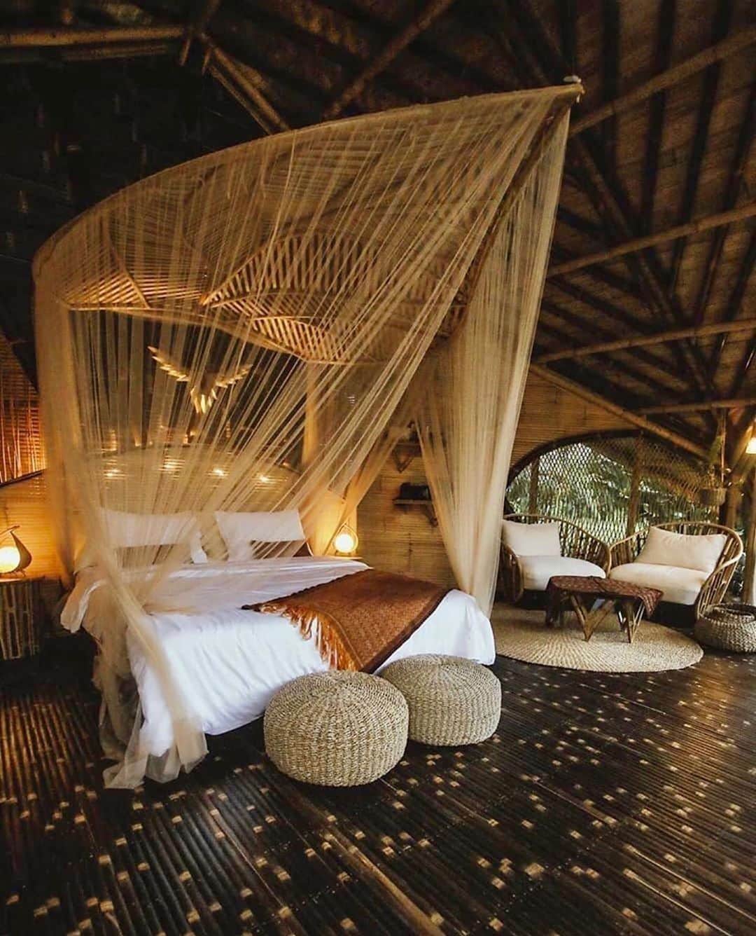 Crazy Roomsさんのインスタグラム写真 - (Crazy RoomsInstagram)「Seriously one of the coolest canopies we've ever seen 😍 . featuring @valentinoluis.indonesia location @hideoutbali #crazyroomss」4月9日 3時07分 - crazyroomss