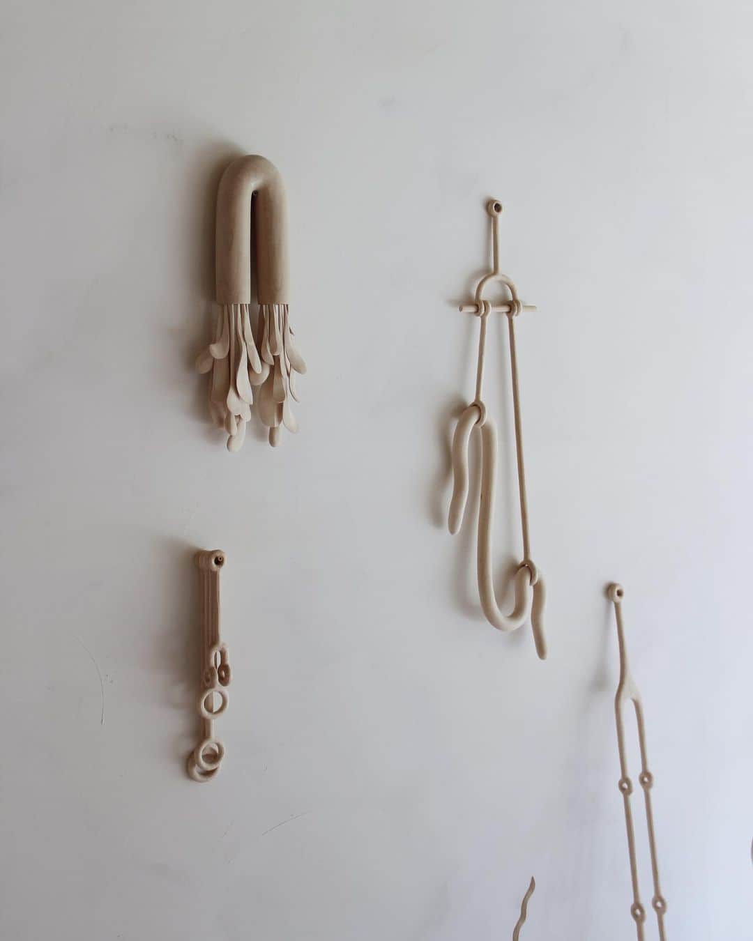 Ariele Alaskoのインスタグラム：「Quarantine sculptures and pieces in progress」