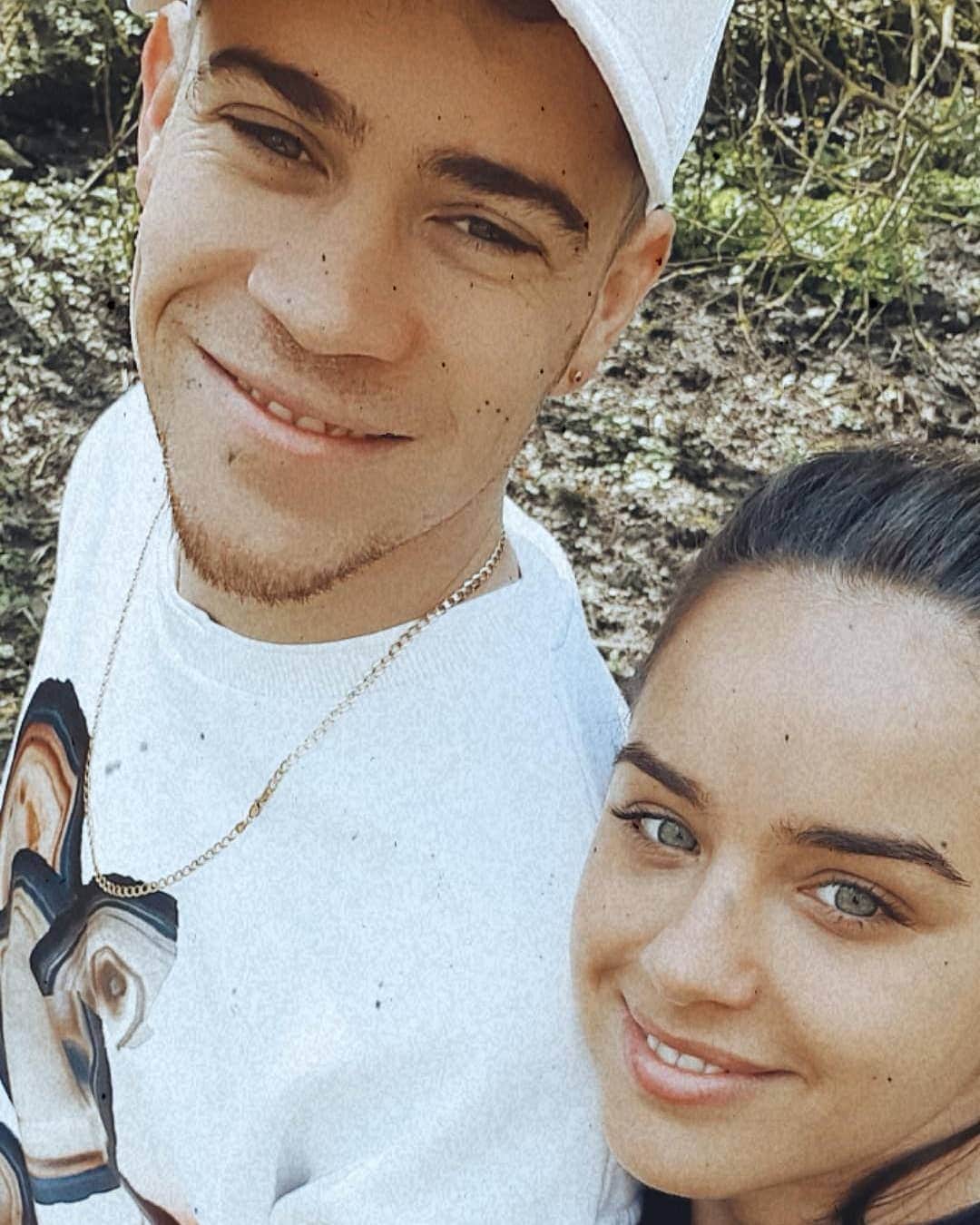 ジョージア・メイ・フットのインスタグラム：「Isolation is so much better with you 🥰」