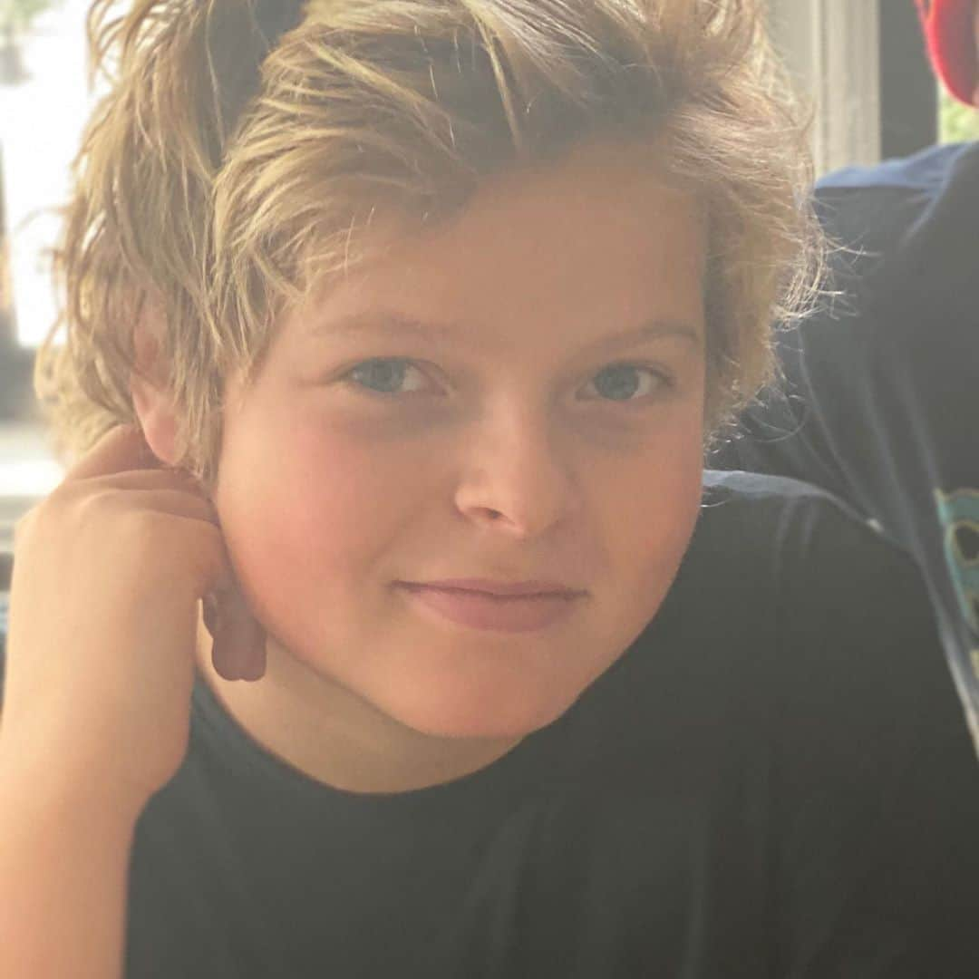 グウィネス・パルトローさんのインスタグラム写真 - (グウィネス・パルトローInstagram)「This kid is the best and he is 14 today. Unbelievable. He is the kindest little man and he has the most unique way of looking at the world and expressing himself.  Mosey, I could not be more proud of you in every way. You conquer all you set out to do, you never quit, you are immensely talented and a great friend. I hope you never stop hugging me goodbye when you go into the next room. I love you.」4月9日 3時31分 - gwynethpaltrow