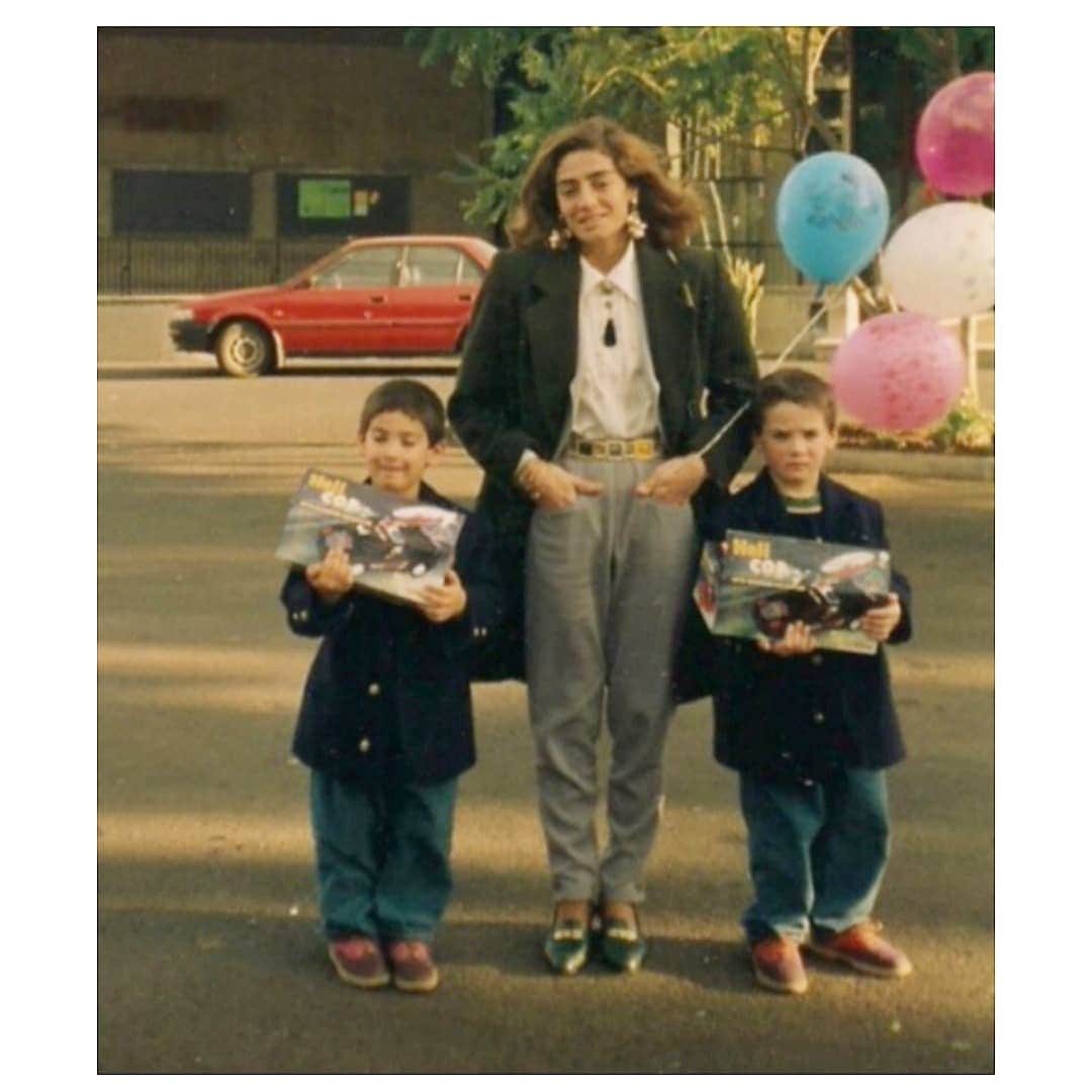 マルコス・フレイタスのインスタグラム：「Parabéns @herois!! Back to when we just wanted toys...(1993)🎂🎈 #twins #birthday」