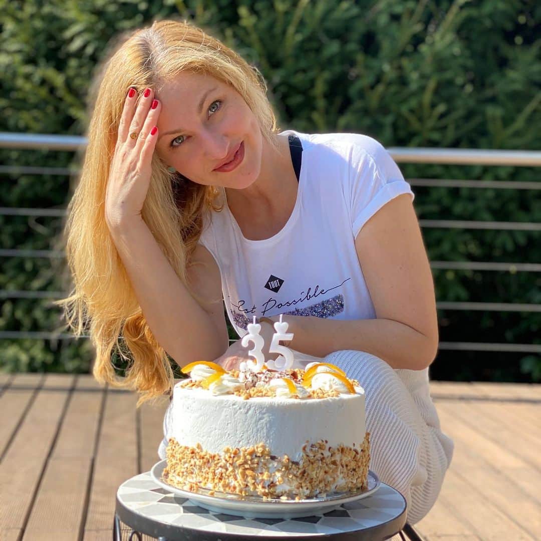 ホフマン・ノーラのインスタグラム：「Halfway to 70✅ I am Ready for the secound half😊 thirty five is only 22 in scrabble😝🤩」