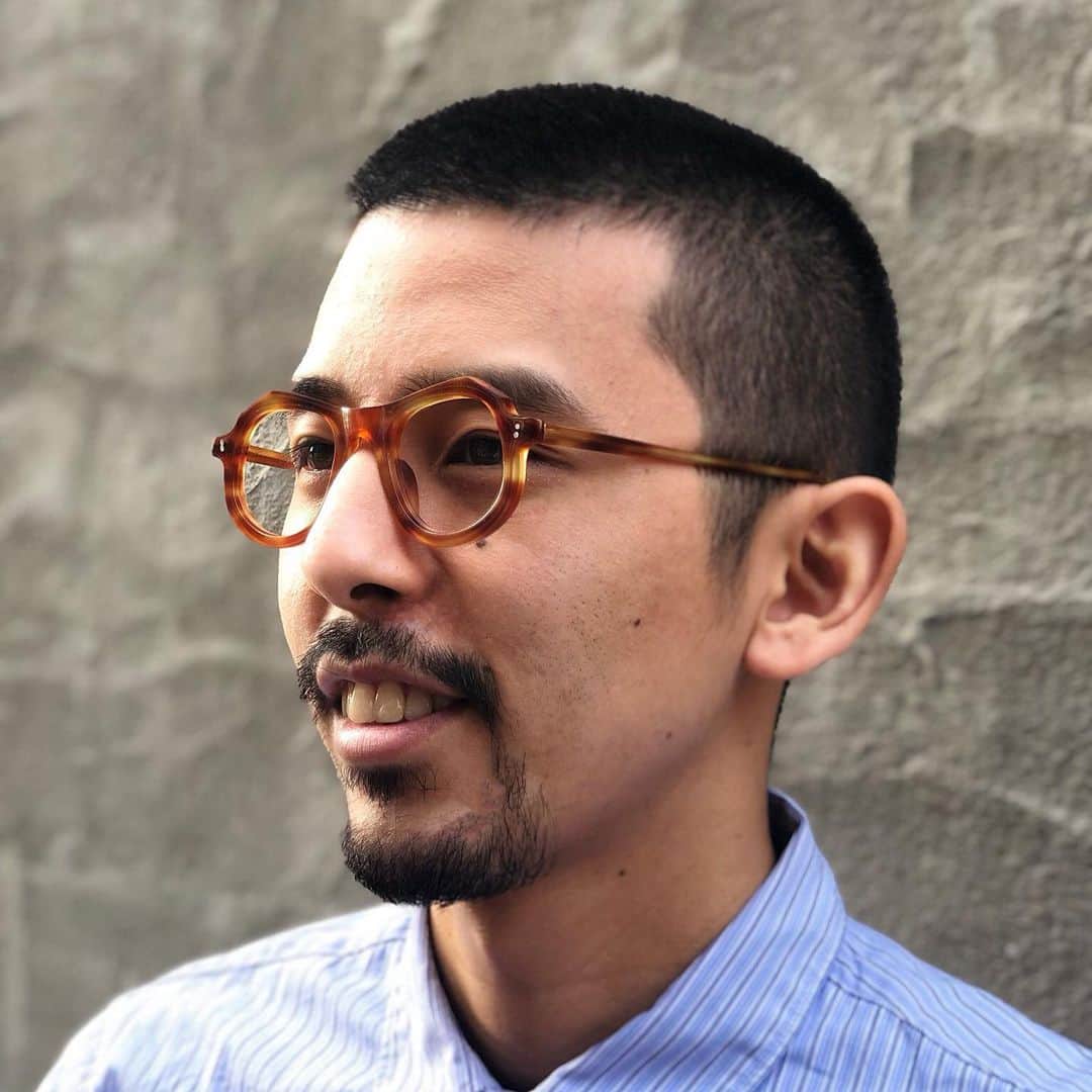 のインスタグラム：「2020年春夏の新作が各ブランドで発表になりました。今季も胸踊るような新作が続々と入荷してきました。 ※取り扱いのブランドに関しては全国のお取り扱い店でも購入いただけます。詳しくはHP取扱店一覧をご覧ください。  Lesca Mod. Vintage  そこで今回は入荷したばかりの新作を使い「CHALLENGE×CHANGE」キャンペーンと銘打ち、いつもの自分なら選ばない少しチャレンジしたモデルを着用し、新たなる自分へチェンジしてみようという試みとなっています。 NHK番組の「せかほし」をご覧になっても分かる通り世界はほしくなるメガネにあふれています。この「CHALLENGE×CHANGE」キャンペーンでその様子を順次ご紹介していきます」  #challenge_change  @globespecs_official  #202ssnewcollection @anneetvalentin  #anneetvalentin  #shibuyaMikajiri  #wholesalebrand  #ahlem #anneetvalentineyewear  #gernotlindner #globespecs  #lescalunetier  #lunor #laloop  #dianetaylor #robertmarcnyc」