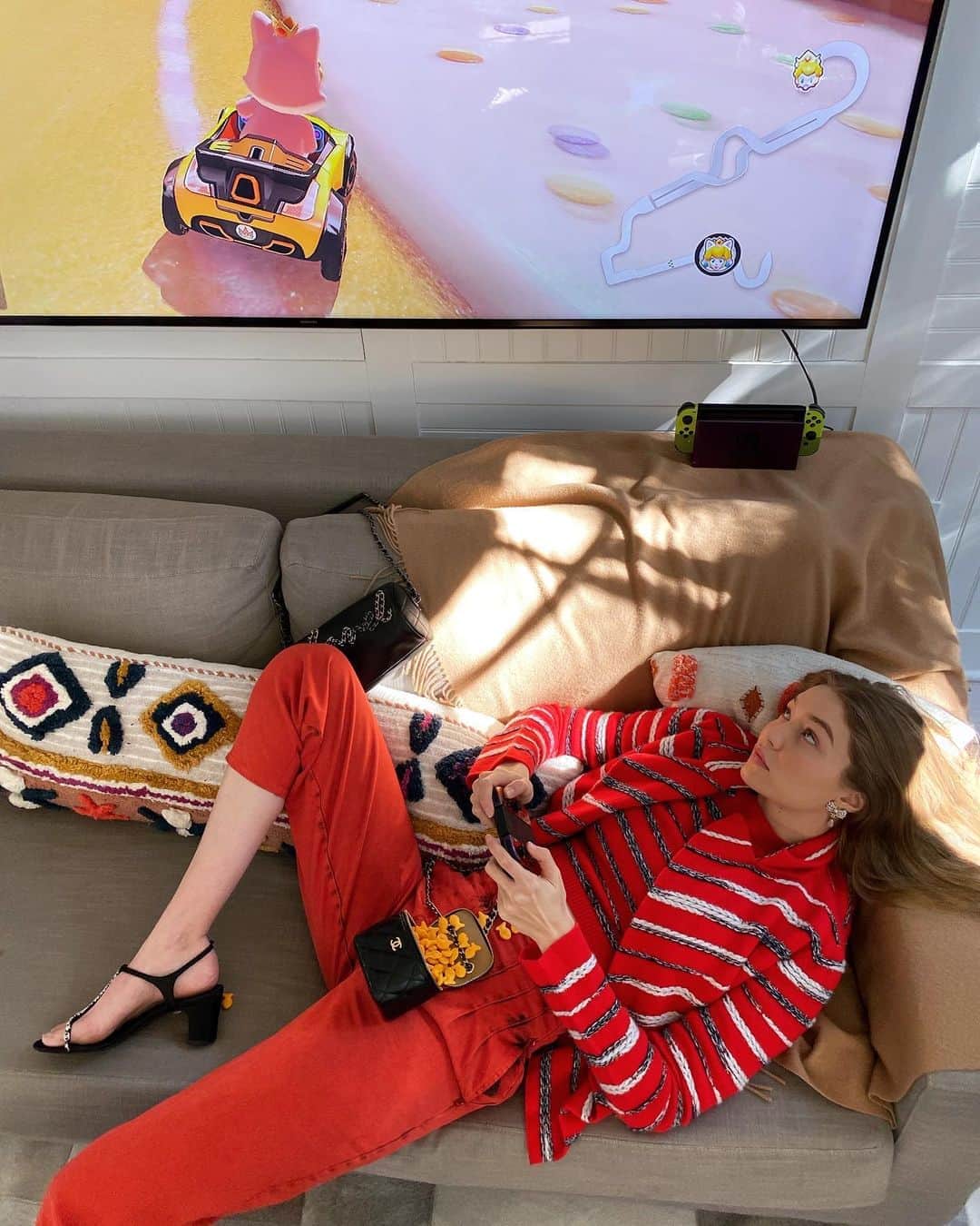 のインスタグラム：「Like every industry, Fashion is finding its new normal ... so when @vogueitalia sends you a @chanelofficial look, you create a fantasy scene of what we actually do in sweats 😆❤️ still featuring Goldfish tho !! 🎮 shot @ home on the farm by my quarantine sis @leahmccarthy (v proud of your photography career debut.... major 😂😂😭) for Vogue Italia’s April 2020 Issue」