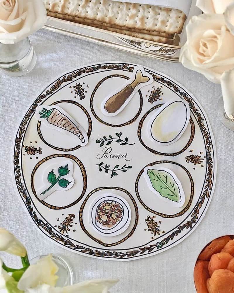 ELLE DECORさんのインスタグラム写真 - (ELLE DECORInstagram)「Wishing everyone a Happy Passover! @darcymiller, an entertaining expert and founding editor of Martha Stewart Weddings, argues that celebrations are more important than ever—even if the entertaining is virtual—and her downloadable coloring projects (pictured here) are all we need to get into the spirit of the holiday. Find the links to these projects—plus Miller’s top tips on throwing a virtual spring holiday event—at the link in bio.」4月9日 6時24分 - elledecor