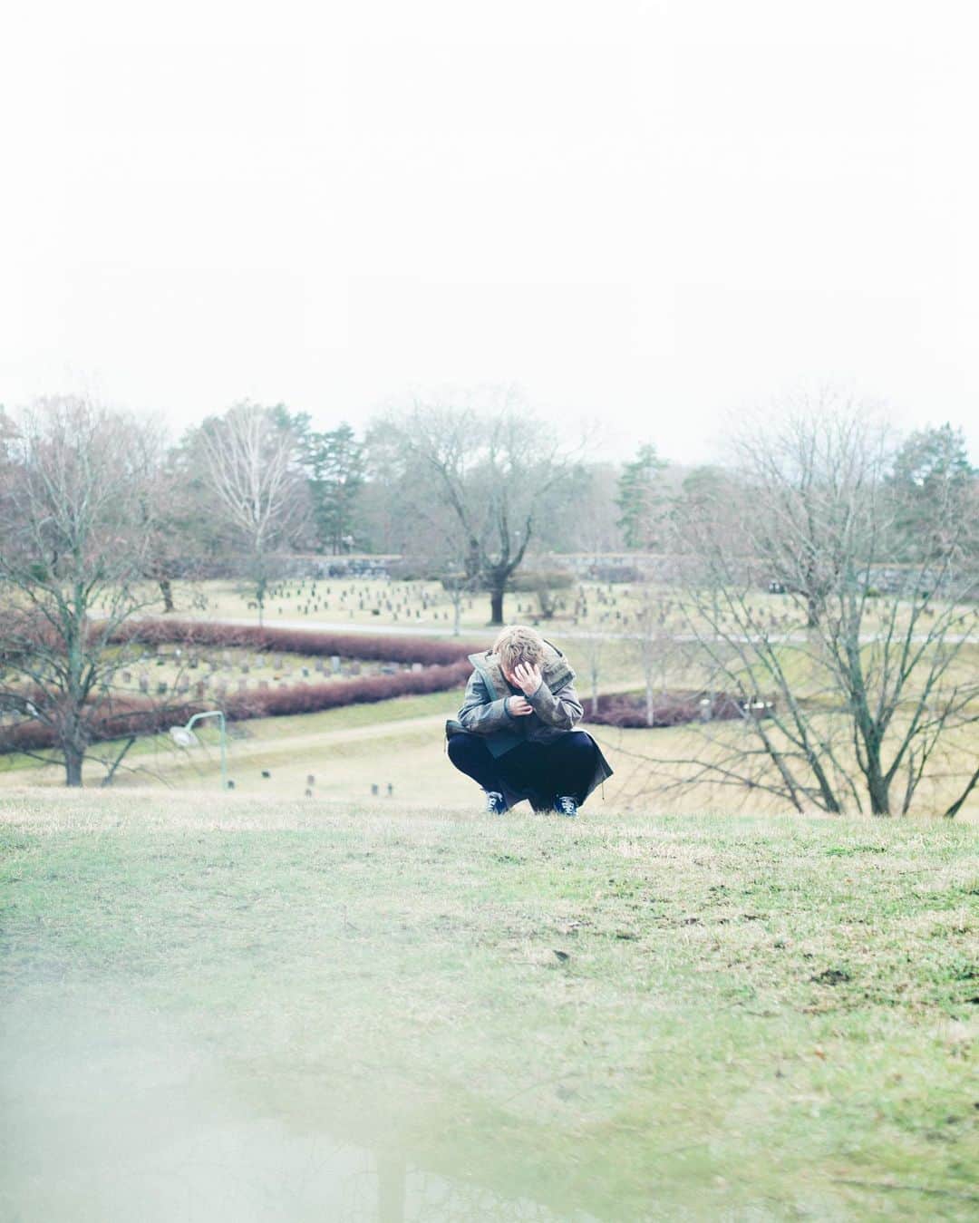 辻村有記のインスタグラム：「Throwback to Stockholm life🇸🇪 Good stay at home😊🏡 #jpop #sweden #stockholm #スウェーデン #ストックホルム #skogskyrkogården  photo by @yuki_0422ame」