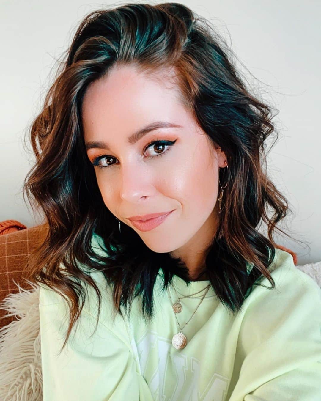 Tracy and Stefanieのインスタグラム：「Just wanted to pop on here and tell you guys how much we love you and you’ve got this! Hang in there 😘 PS We are filming more #youtube videos tomorrow! What do you want to see?? ❤️」